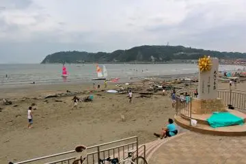 A view from the south entrance of&nbsp;Zushi beach. Most popular for windsurfing.