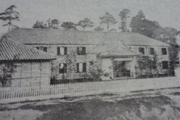 In 1868 Willis set up a military hospital in Yokohama and treated the Japanese samurai and soldiers who were injured in the numerous battles.