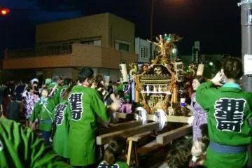 <p>Hanyu Natsu&nbsp;matsuri - local men wearing happi&nbsp;coats and shorts carry portable shrines through the streets while chanting together</p>