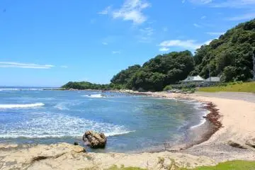 <p>The south side of the cape is perfect for sun bathers</p>