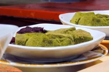 <p>A dessert to complete the meal! Matcha coated gelatin.</p>