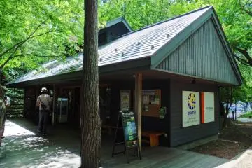 <p>All guided tours start in front of the visitor center</p>