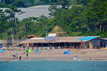 <p>Blue Moon beach house at Isshiki&nbsp;Beach, Hayama.</p>
