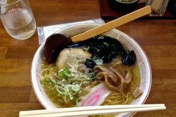 <p>อันนี้แถม ราเม็งร้านตรงข้ามเจ้าของเดียวกับทาโร่ชายะ</p>