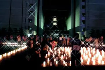 <p>A jazz concert was held in front of the prefectural government office inside the castle ruins. The usually-intimidating office building looks completely different tonight</p>