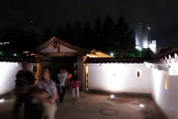 <p>Walking to the covered wooden bridge of Fukui Castle</p>