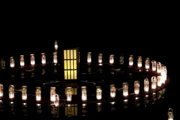 <p>Floating in the moat, they looked really beautiful, but it turned out the lanterns were made of empty pet-bottles...how environment-friendly!</p>