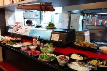<p>Help yourself at the buffet counter. Tell the chef which meat you would like and he will prepare you a plate</p>