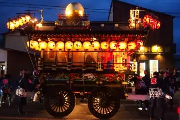 ยะไทที่มีแสงสีประดับตกแต่งอย่างงดงามในงานปี 2014