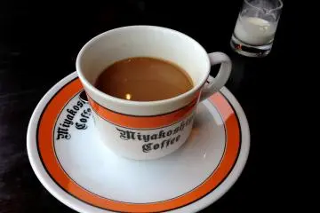 Secangkir kopi nikmati