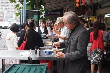 <p>If there&rsquo;s not enough space outside the stall, you can take your food on a tray to a nearby table (if you can find a space)</p>