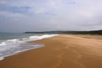 <p>When you have crossed the rocks, you will reach the Tanesashi Shore &ndash;&nbsp;a golden, often deserted beach</p>