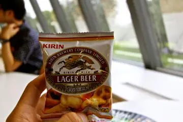 <p>ขนมก็มีให้กินแกล้มกับเบียร์</p>