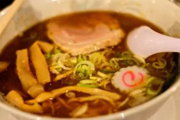 <p>ราเม็งร้อนๆน้ำซุปกลมกล่อม</p>