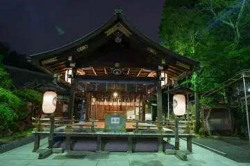 La plupart des petits temples sont également éclairés