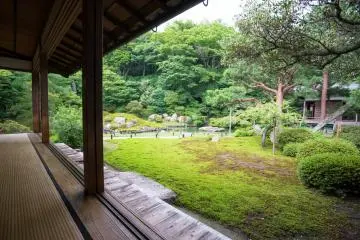 <p>You can sit here and gaze into the garden.</p>