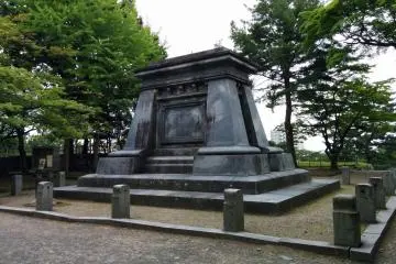 <p>And you will reach an area where an amazing statue...once stood. It was melted down in WWII to make weapons and has yet to be rebuilt</p>