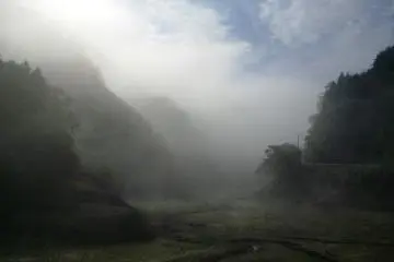 <p>Pegunungan berkabut di Tsuyama, Prefektur Okayama hanya beberapa jam sebelah barat Kyoto</p>