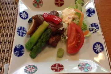 <p>A small portion of beef steak made even more delicious.</p>