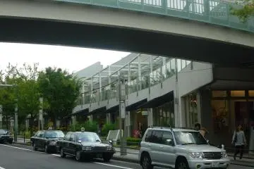 The extensive and elegant Hoshigaoka shopping complex