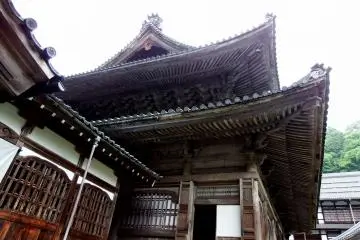 측면에서 본 불전