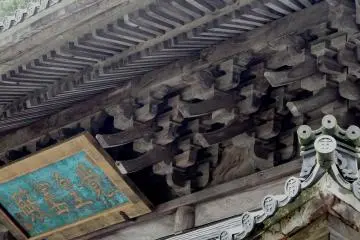 불전의 복잡한 목조건축의 면밀함