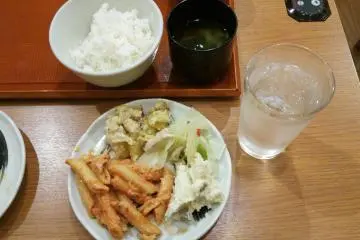 <p>The salad bar has many moreish options, from pasta to potato or sweet potato</p>