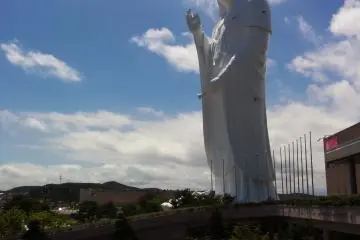 거대한 센다이 다이칸논 동상
