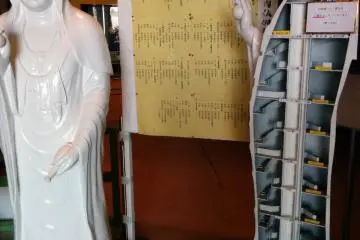 Model penampang Daikannon di pintu masuk pengunjung