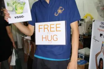 <p>Free hugs with your Mojito purchase</p>