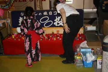 <p>A young girl enjoying the carnival games</p>