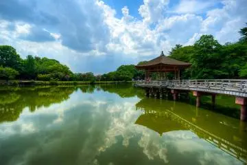 <p>As you move around, you will get to see this beautiful pond</p>