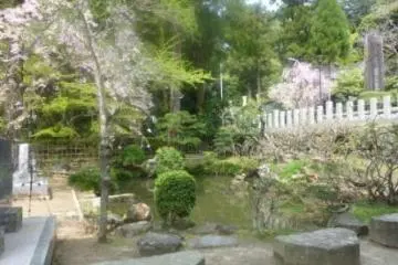 Shrine gardens at the start of the hike
