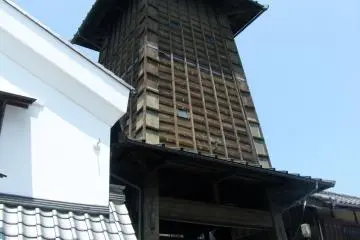 <p>Beautiful chimes ring out four times per day</p>