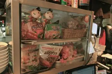 <p>ยำยำ จัมโบ้ มโนห์รา</p>