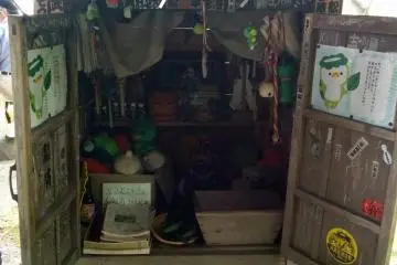 <p>Kuil kappa kecil sepanjang sunga</p>
