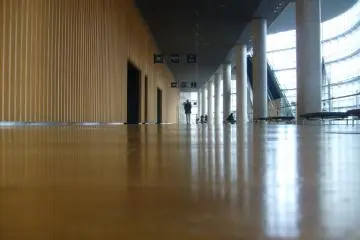 <p>On an upper floor</p>