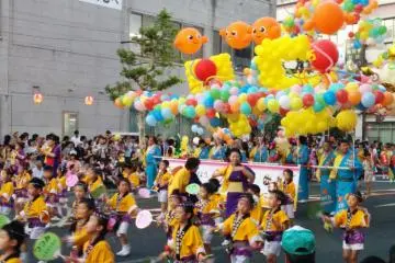 <p>The adorable kindergarten&nbsp;group received many smiles</p>