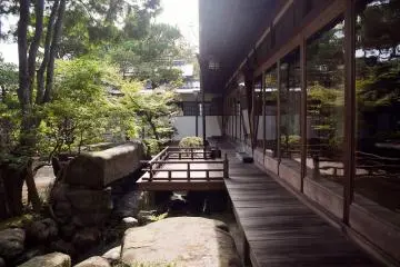 Di dalam Taman Yoshikien