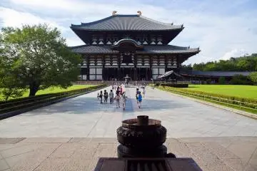 Bagian luar Kuil Todaiji untuk melihat Aula Daibutsuden atau Aula The Great Buddha