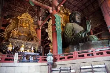 Di dalam Kuil Todaiji