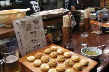 Akashiyaki is Uonotana's answer to Osaka's Takoyaki (Photo: <a href="http://www.flickr.com/photos/furibond/3165490675/in/photostream/" target="_blank" rel="noreferrer noopener nofollow">Jim Furibond</a>)