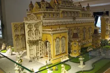 Doll’s house music box
