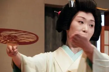 <p>Awara Geigi, Ms. Shiori, dancing 'Miyakodori (Black-headed gull)'</p>