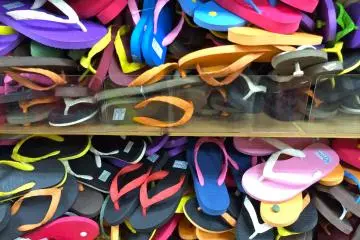 <p>Children will have fun choosing their favorite color of flip-flops!</p>