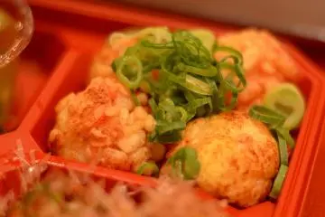 กรอบนอก ข้างมีเนื้อแป้งเป็นครีมที่ร้อนระอุ