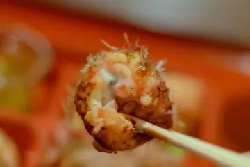ทะโกะยะกิแสนอร่อย แต่โปรดระวังเพราะไส้ข้างในมันร้อนมาก
