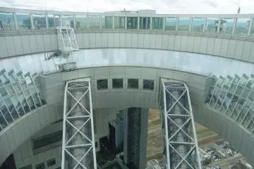 <p>L'observatoire flottant&nbsp;porte tr&egrave;s bien son nom</p>