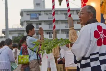 <p>Visitors make an offering and receive a branch</p>
