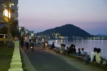 <p>The festival slows down and folks move to the beach</p>
